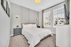 8 chambres, fer et planche à repasser, Wi-Fi, draps fournis