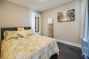 2 bedrooms, iron/ironing board, free WiFi, bed sheets