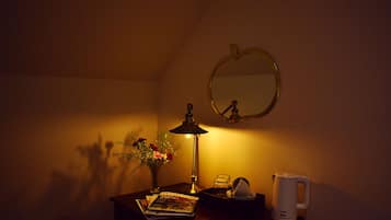 Twin Room, Private Bathroom (Sycamore) | Hypo-allergenic bedding, individually furnished, blackout drapes