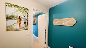 Hallway - City Center Retreat - 2 bed duplex (Milton Keynes)