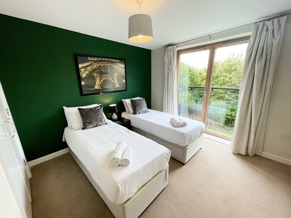 Appartement Duplex Deluxe | 2 chambres, décoration personnalisée, ameublement personnalisé, bureau