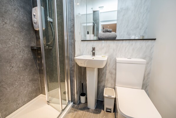 Shower, towels
