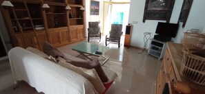 TV - Comfortable, loft-style, in the heart of the Historic Center, and close to the beach. (La Vila Joiosa)