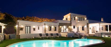 5 bedrooms, WiFi, bed sheets