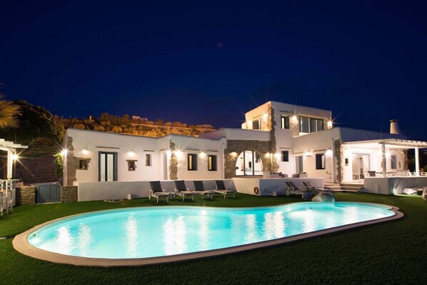 Villa | 5 bedrooms, WiFi, bed sheets - Villa Splendida in Paros (Paros)