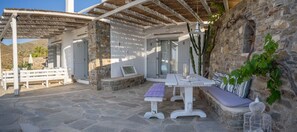 4 bedrooms, iron/ironing board, WiFi