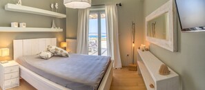 4 bedrooms, iron/ironing board, WiFi