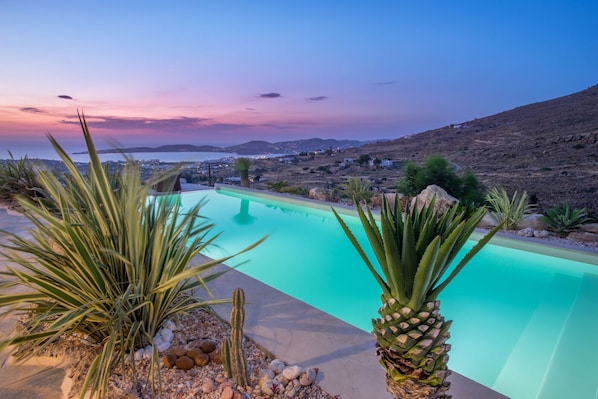 4 bedrooms, iron/ironing board, WiFi