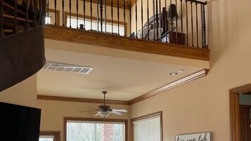 4 camere, una scrivania, ferro/asse da stiro, culla da viaggio