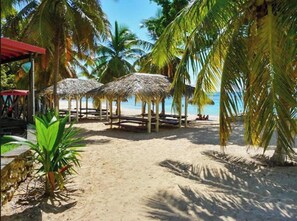 Beach nearby - Balisier 148, all Comfort, Anse des Rochers. Guadeloupe. (Saint-François)