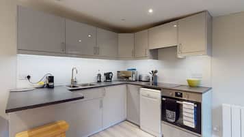 Deluxe Studio, Ensuite | Shared kitchen