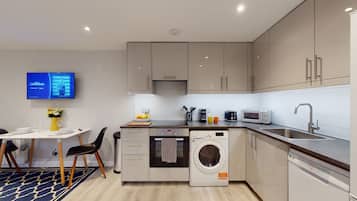 Deluxe Studio, Ensuite | Shared kitchen