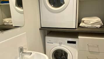 Deluxe Studio, Ensuite | Bathroom