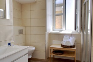 Douche, sèche-cheveux