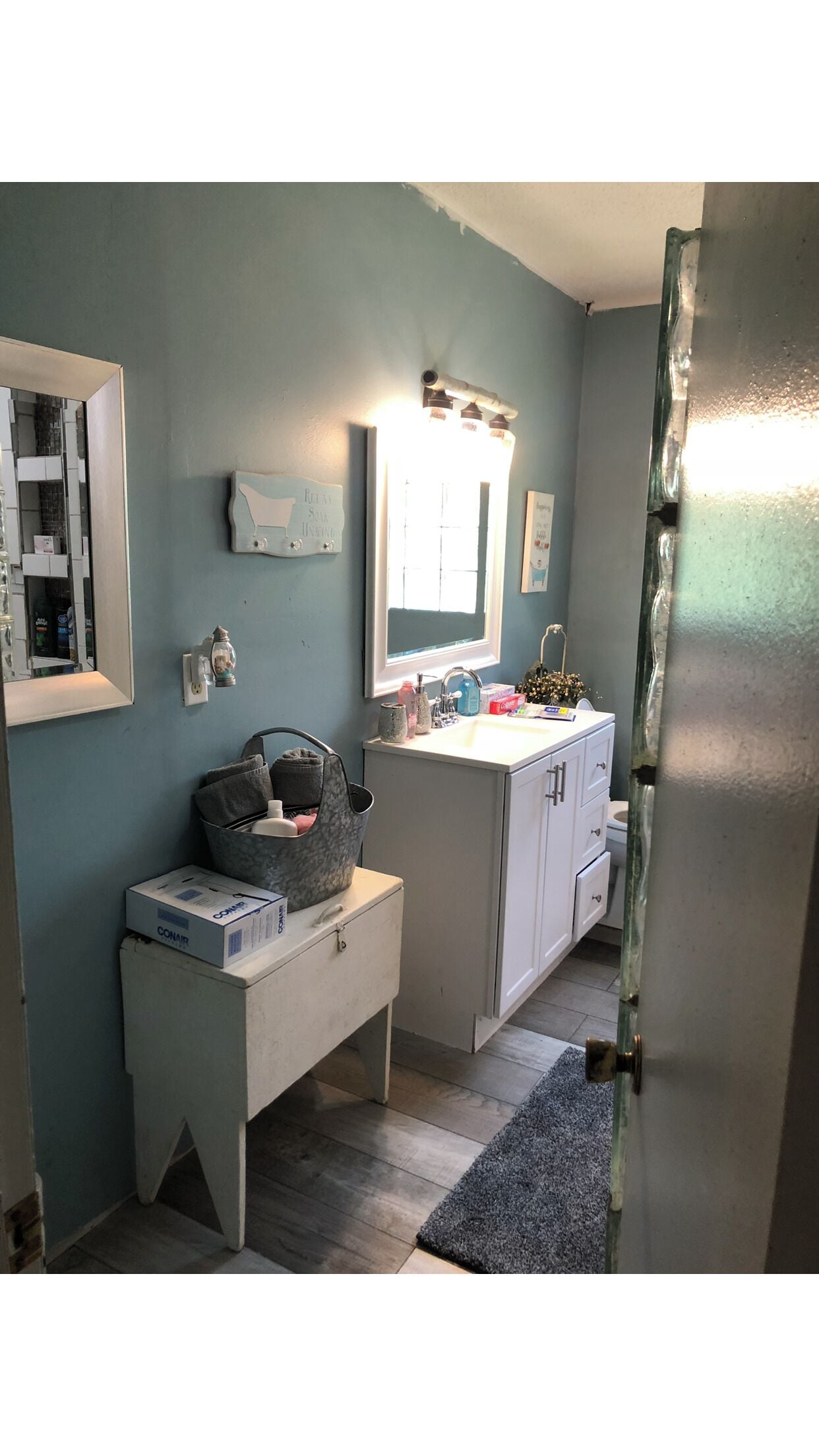 Ducha, bañera de hidromasaje, secador de pelo y toallas