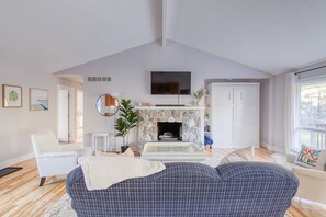 Flat-screen TV, fireplace, offices