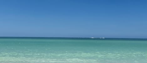 Beach nearby, sun loungers, beach towels