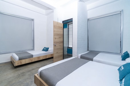 Quadruple Room | Hypo-allergenic bedding, minibar, desk, free WiFi