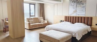 Chongzhou Lanfeng Hotel