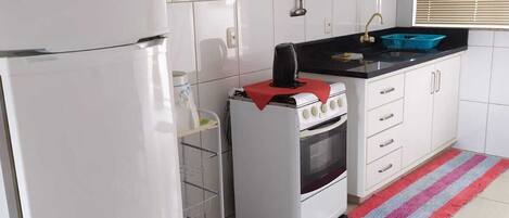 Fridge, oven, stovetop, blender