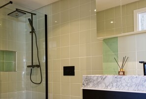 Chuveiro, secador de cabelo