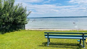 Plage, chaises longues