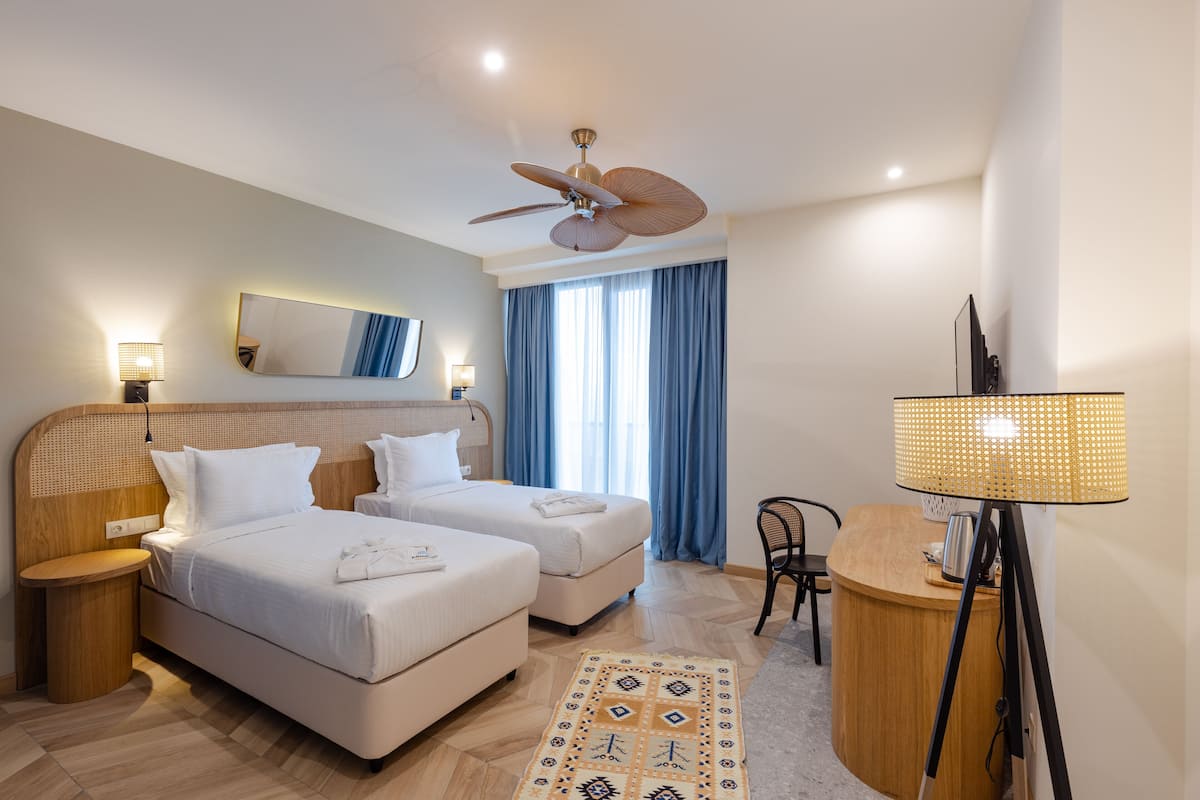 2 bedrooms, premium bedding, minibar, in-room safe