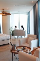 Habitación junior doble | Ropa de cama de alta calidad, minibar, caja fuerte