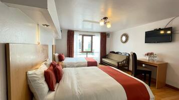 Family Triple Room | Hypo-allergenic bedding, iron/ironing board, free WiFi, bed sheets