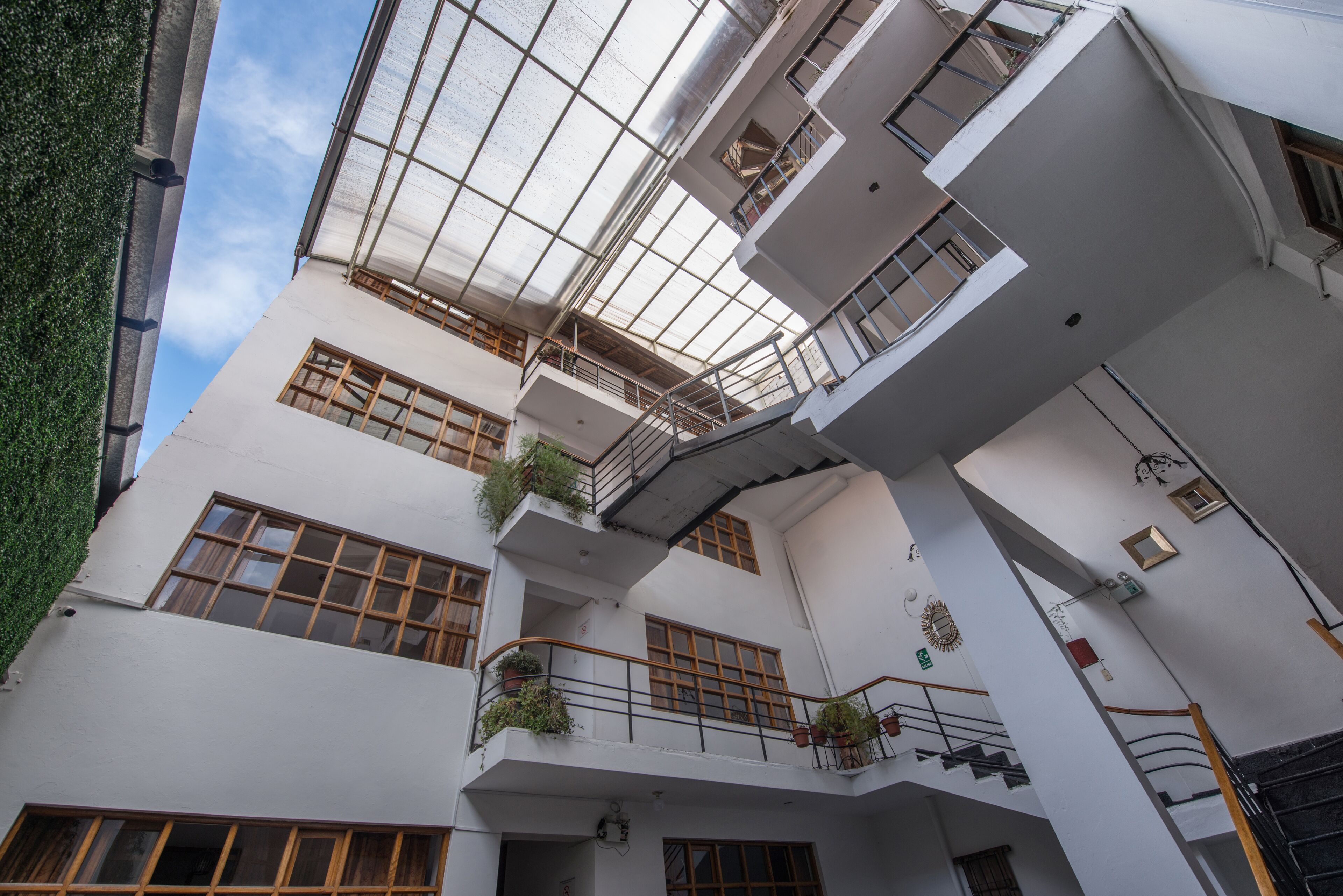 تفاصيل الفندق من الداخل