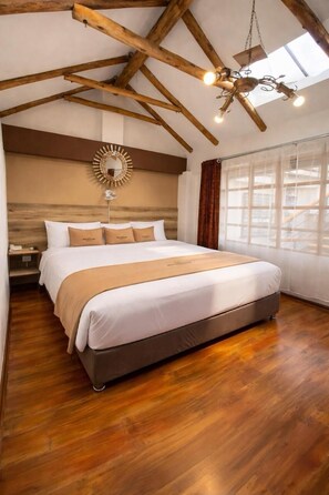 Ropa de cama hipoalergénica y tabla de planchar con plancha 