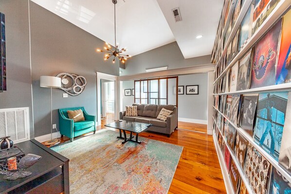 Smart TV y biblioteca musical 