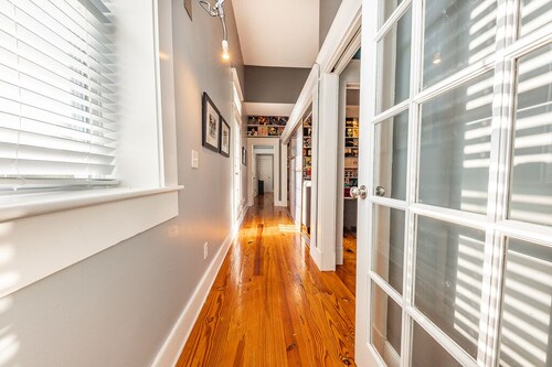 Unique 2 Bedroom Condo | Water View of New Bern