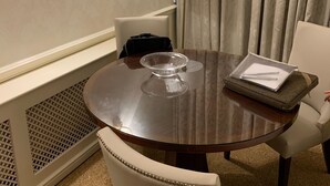 A hotel room with a round dining table, two chairs, a vase on the wall, and a lamp. - 2-nights accommodation at 1-Bedroom Executive Residence in London (London)