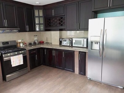 Beautiful house by the mountains 5 min from Town