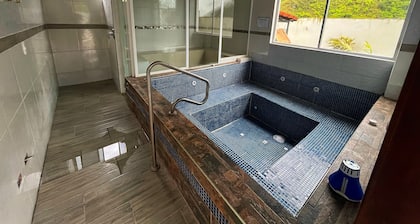 Beautiful house by the mountains 5 min from Town