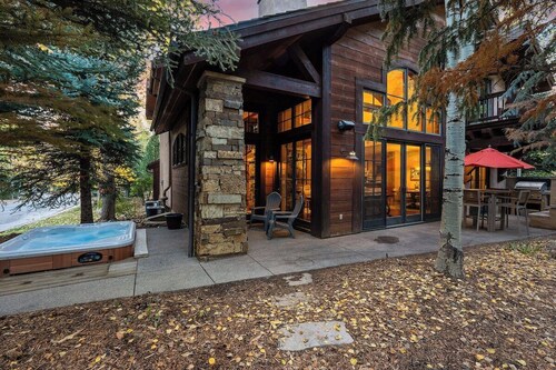 Luxury Retreat by Vail Butler - walk to lift!