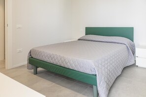 2 makuuhuonetta, silitysrauta/-lauta, ilmainen Wi-Fi, vuodevaatteet