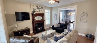 Elm Street Escape- Easy Access to Alton & STL