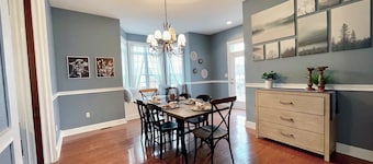 Elm Street Escape- Easy Access to Alton & STL