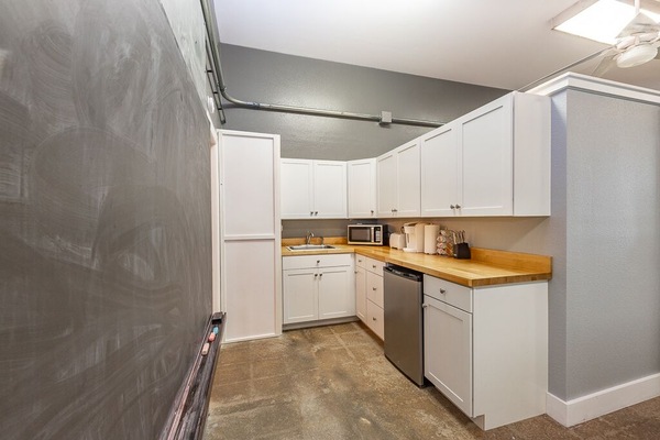 Fridge, microwave, coffee/tea maker, toaster