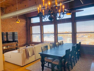 Checks All Boxes! Cozy 2 bed/2 bath St Louis Loft
