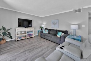 Smart TV, books - Quiet golf villa on course close to beach (Miramar Beach)