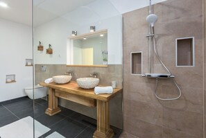 Hair dryer, towels, soap, toilet paper - Villa Deni - Private pool, 4 bedrooms, 3 bathrooms, Pet friendly (Buje)