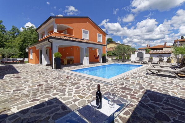 Pool - Villa Deni - Private pool, 4 bedrooms, 3 bathrooms, Pet friendly (Buje)