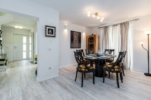 Dining - Villa Deni - Private pool, 4 bedrooms, 3 bathrooms, Pet friendly (Buje)