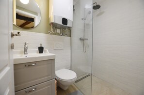 Dusche, Haartrockner, Handtücher