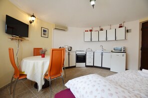 1 habitación, internet y ropa de cama 