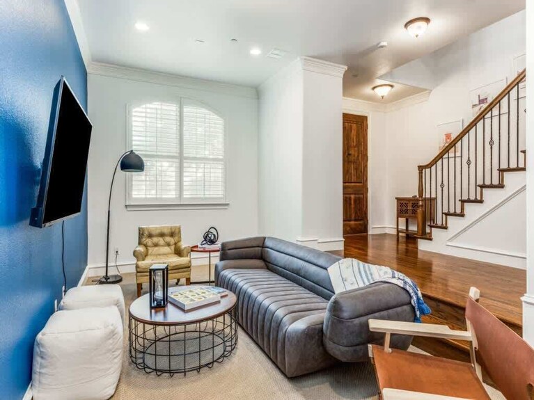 Whimsical Legacy Town Home - Driem House - Frisco, TX