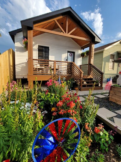 Remodeled, modern,🔥Pit, 💜Close to everything!!STRAND, BEACH, CRUISE🛳 MidTown